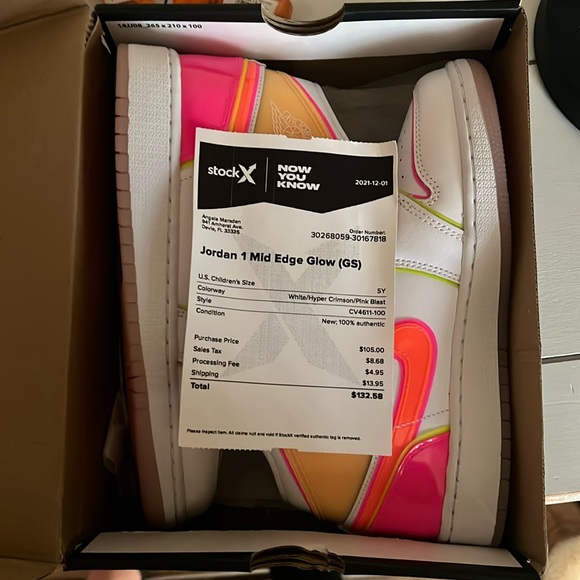 2020
Air Jordan 1 Mid SE GS 'Edge Glow' size 5y - Picture 4 of 5